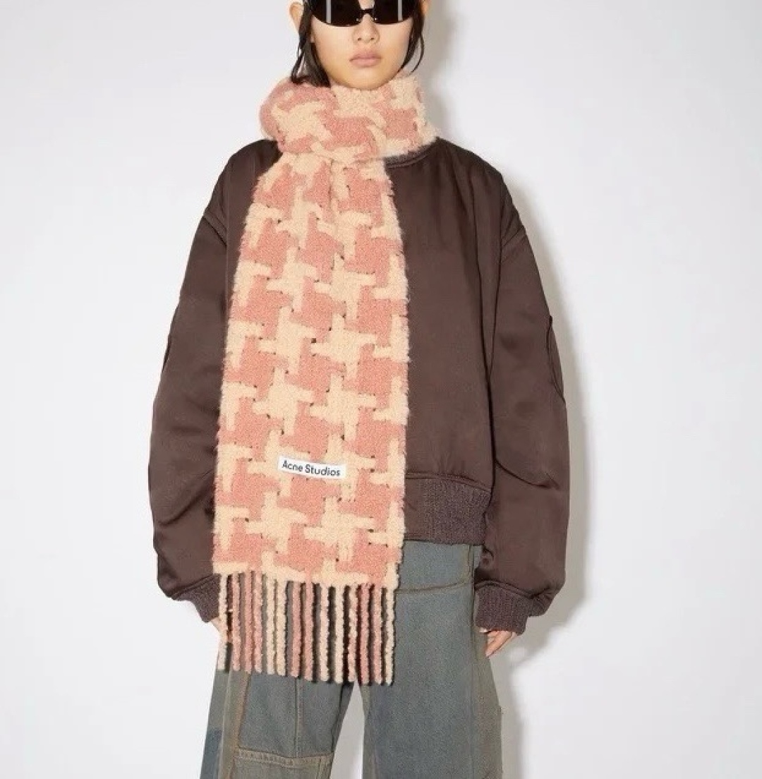 ❤️ 艾克妮千鸟格小围巾 小众大品牌 主打年轻化穿搭 蓬松感很好的一款围巾 羊驼毛➕马海毛 好打理不起皱
