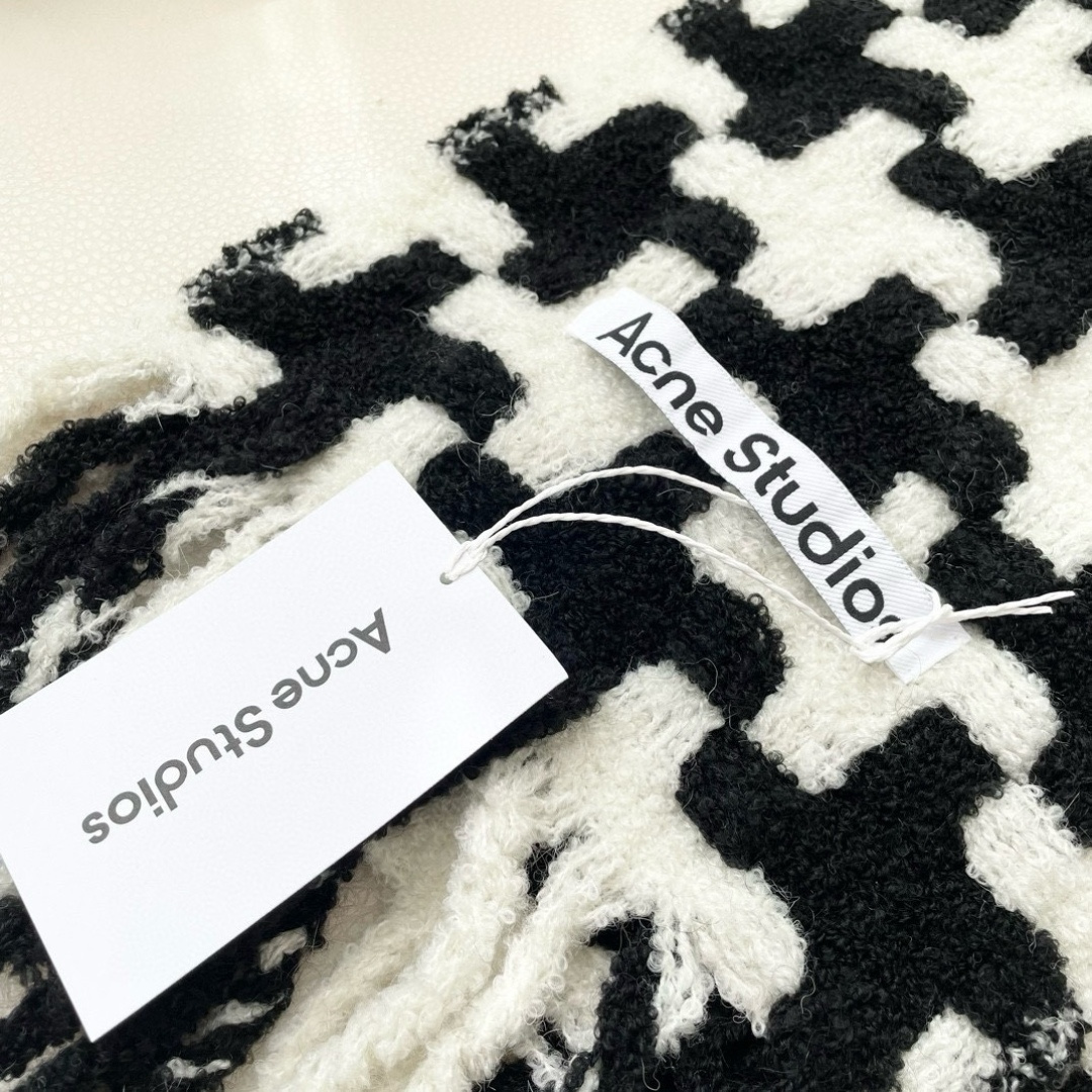 ❤️ 艾克妮千鸟格小围巾 小众大品牌 主打年轻化穿搭 蓬松感很好的一款围巾 羊驼毛➕马海毛 好打理不起皱