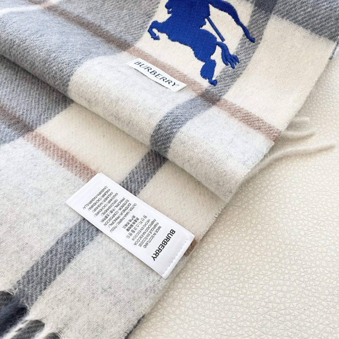 爆款🔺双面羊绒专柜同步 经典设计完美，若隐若现的巴宝利标志，强烈推荐手慢无‼️千万别去专柜买‼️代购就要