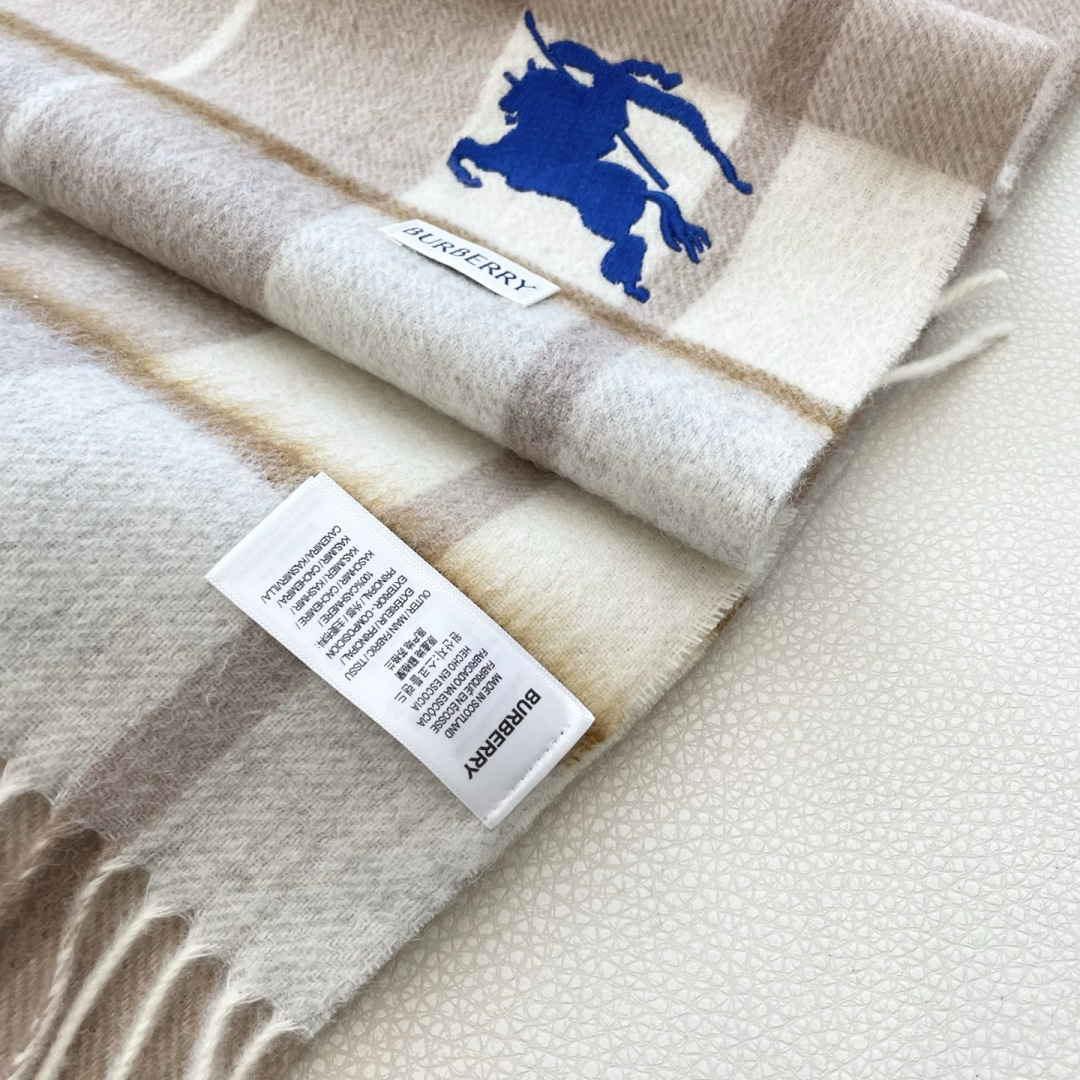 爆款🔺双面羊绒专柜同步 经典设计完美，若隐若现的巴宝利标志，强烈推荐手慢无‼️千万别去专柜买‼️代购就要