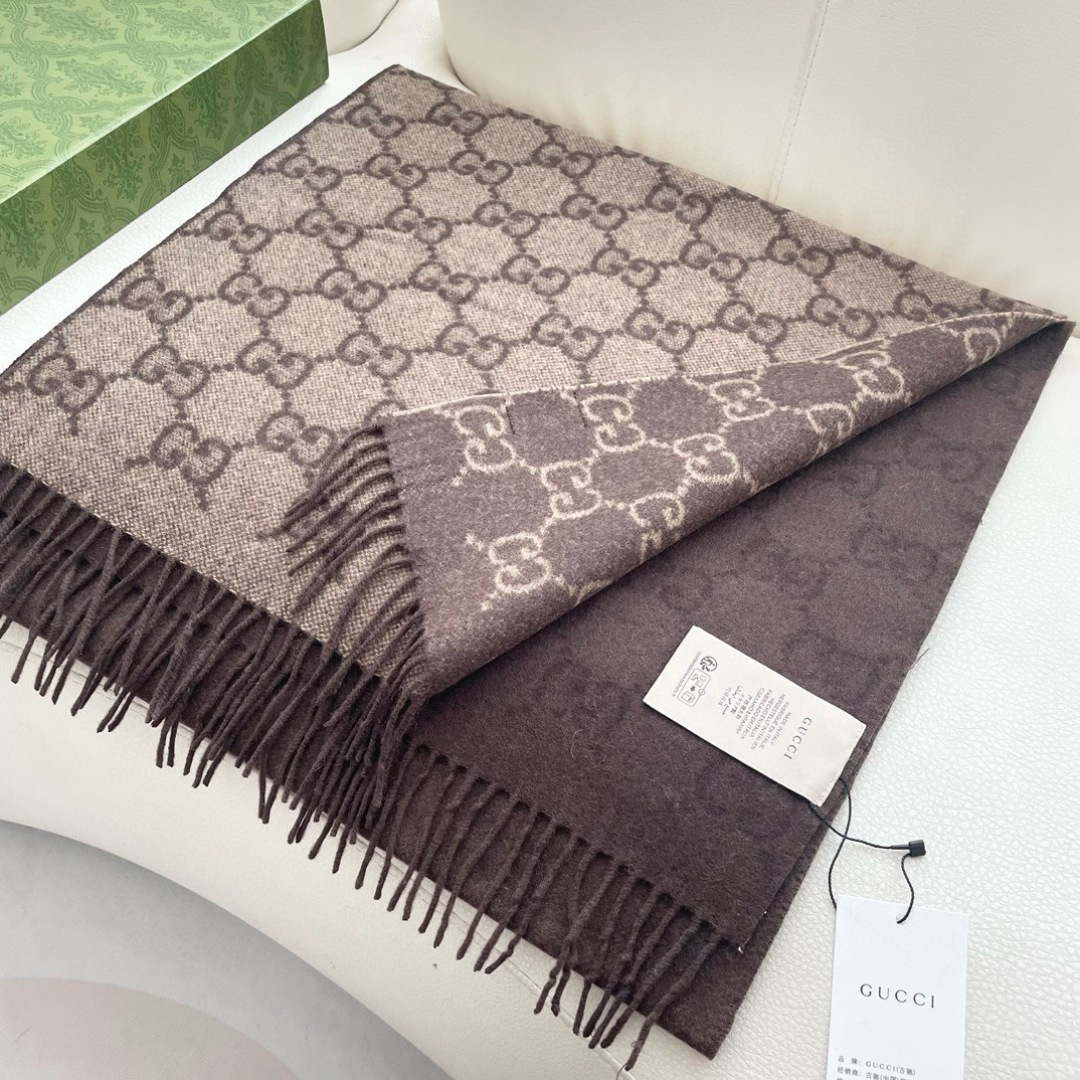 GUCCI（古奇）完美渐变！代购级别！最新双面两用古驰围巾，永远加分的G秋冬单品！各种穿衣风格都可以和她