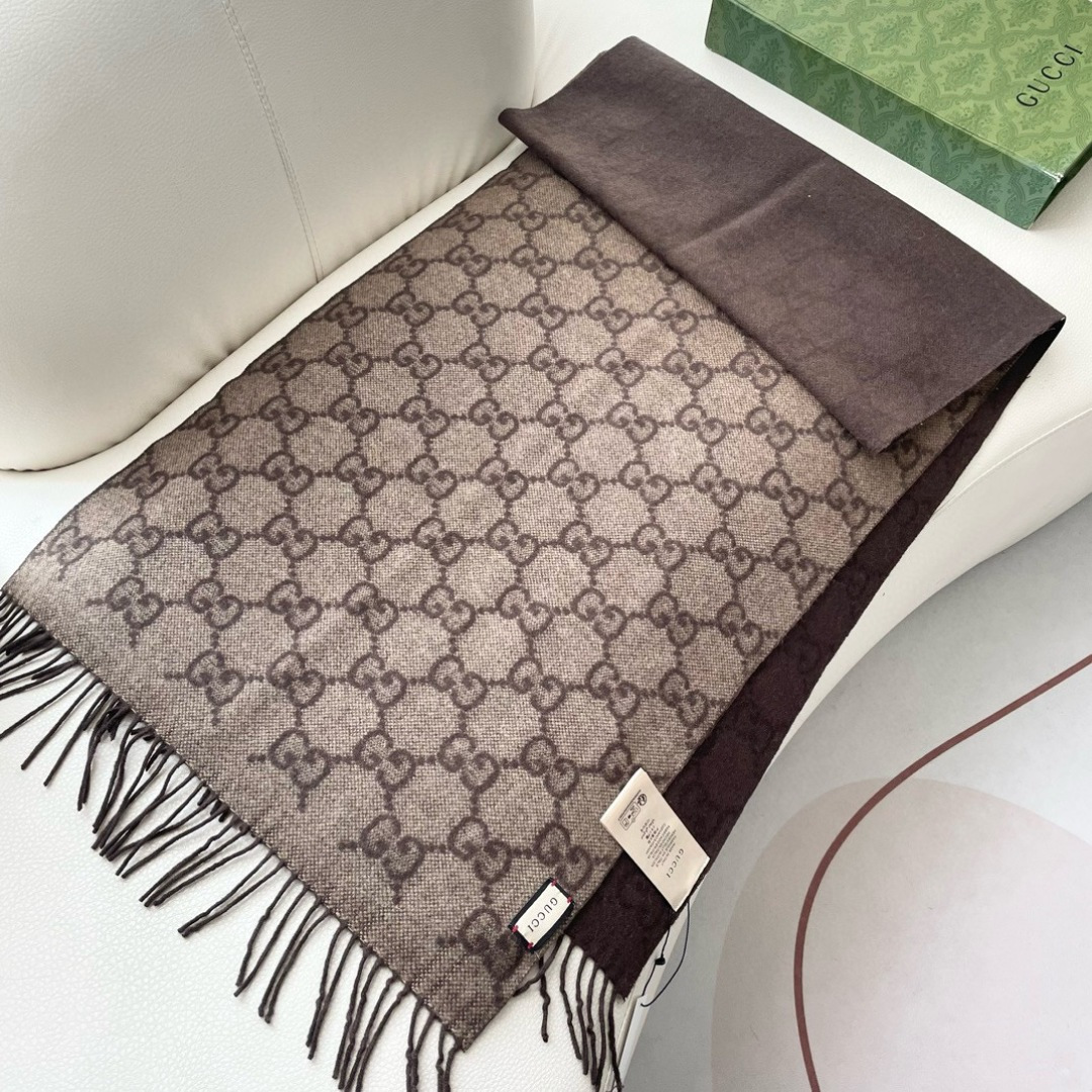GUCCI（古奇）完美渐变！代购级别！最新双面两用古驰围巾，永远加分的G秋冬单品！各种穿衣风格都可以和她