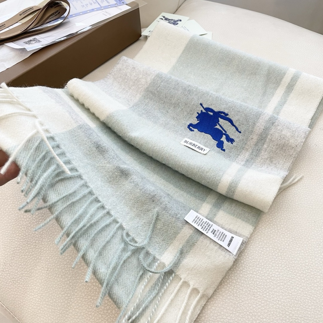 爆款🔺双面羊绒专柜同步 经典设计完美，若隐若现的巴宝利标志，强烈推荐手慢无‼️千万别去专柜买‼️代购就要