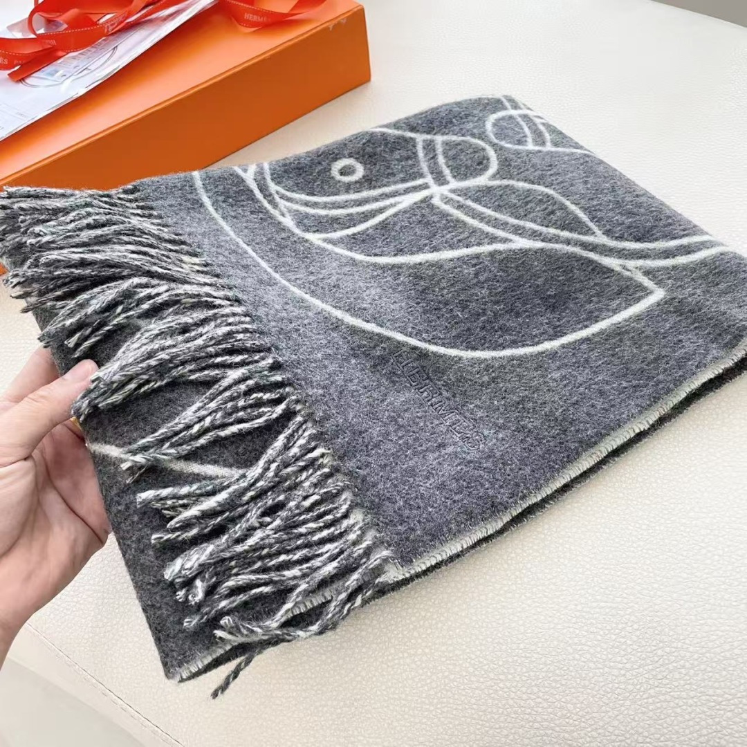 上新2025爱马仕双面男女款围巾且买且珍惜😍~都是出口订单所以比较难遇❤️东西讲究少而精😍好看的一定要收