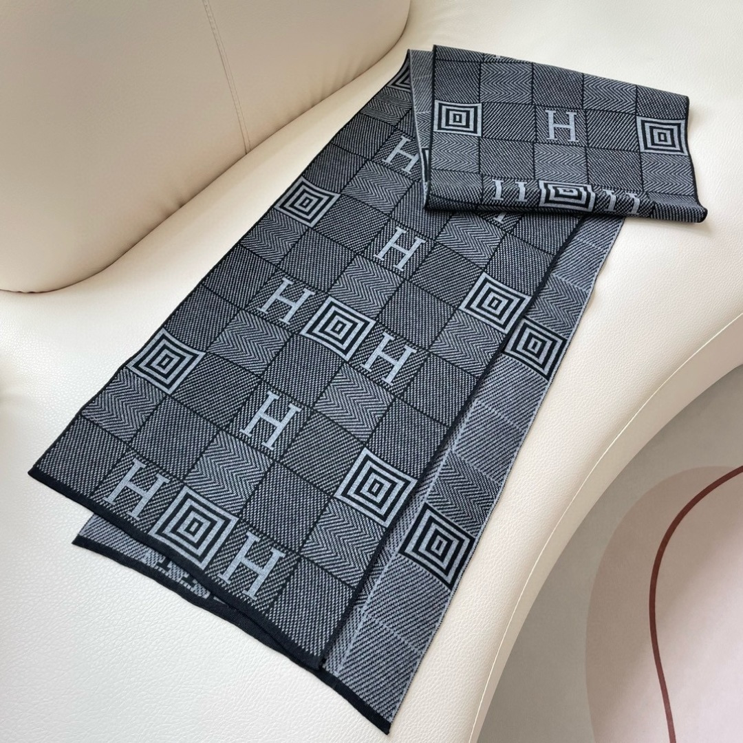 爆款上新 情侣款👍👍爱马仕 独家牛货🐂 奢华尽在尺寸之间，高端品质‼️具有超高羊绒品质才会被此品牌青睐‼