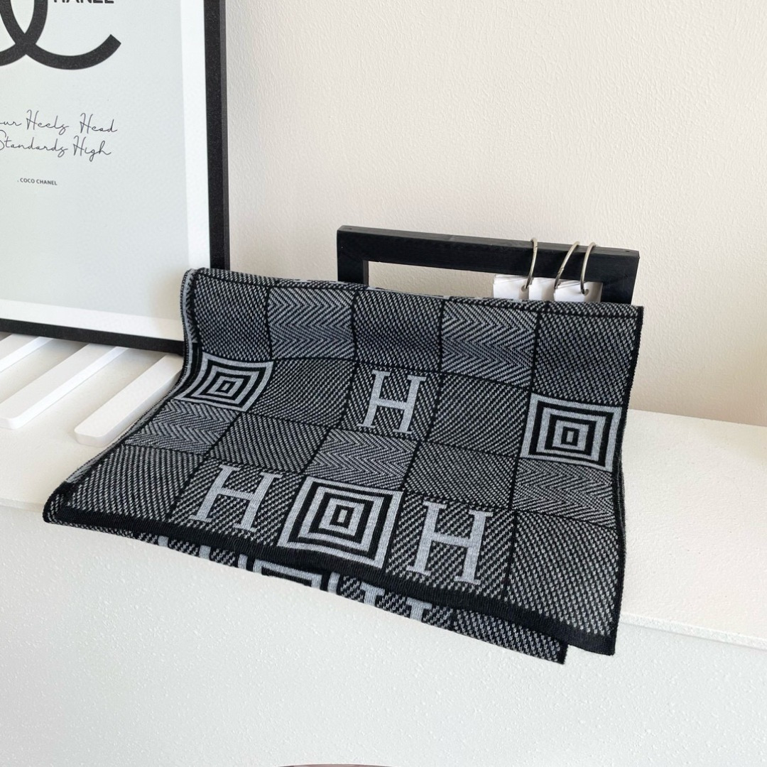 爆款上新 情侣款👍👍爱马仕 独家牛货🐂 奢华尽在尺寸之间，高端品质‼️具有超高羊绒品质才会被此品牌青睐‼