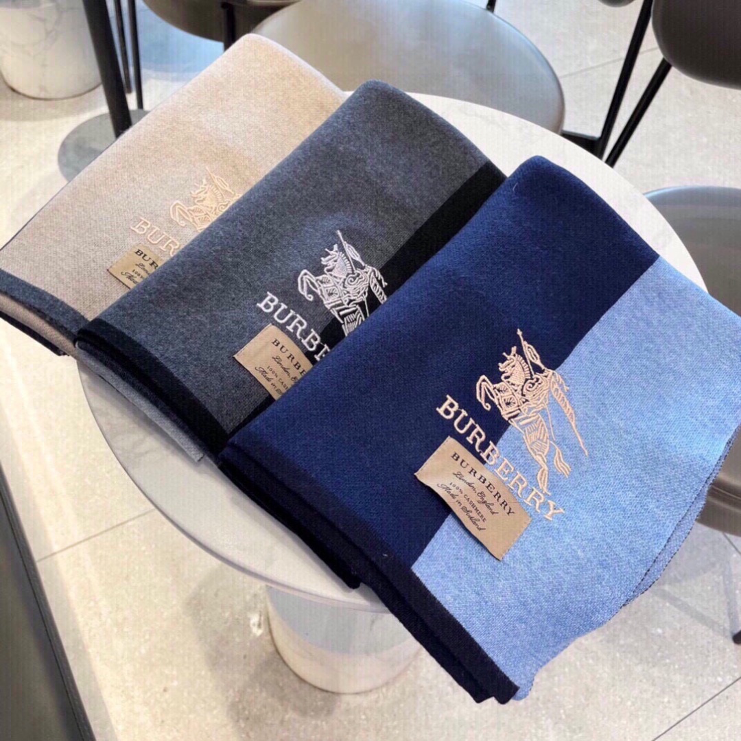 爆款上新 情侣款👍👍B家【经典战马】货🐂 奢华尽在尺寸之间，高端品质‼️具有超高羊绒品质才会被此品牌青睐