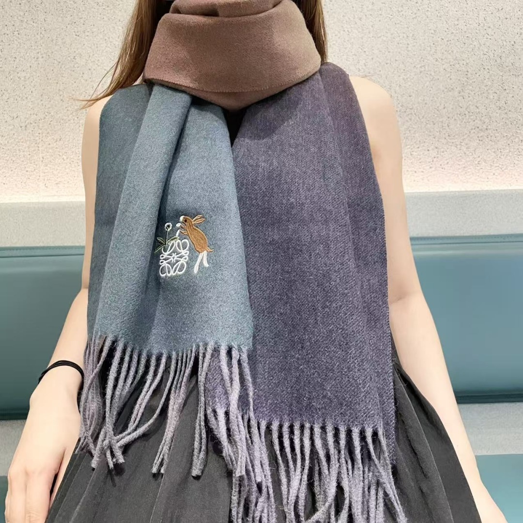 🔥爆款‼️顶级高尖端⚠️【LOEWE罗意威直供迪拜出口货‼️】🎀官网双面罗意威2025新品✨双面羊绒围巾