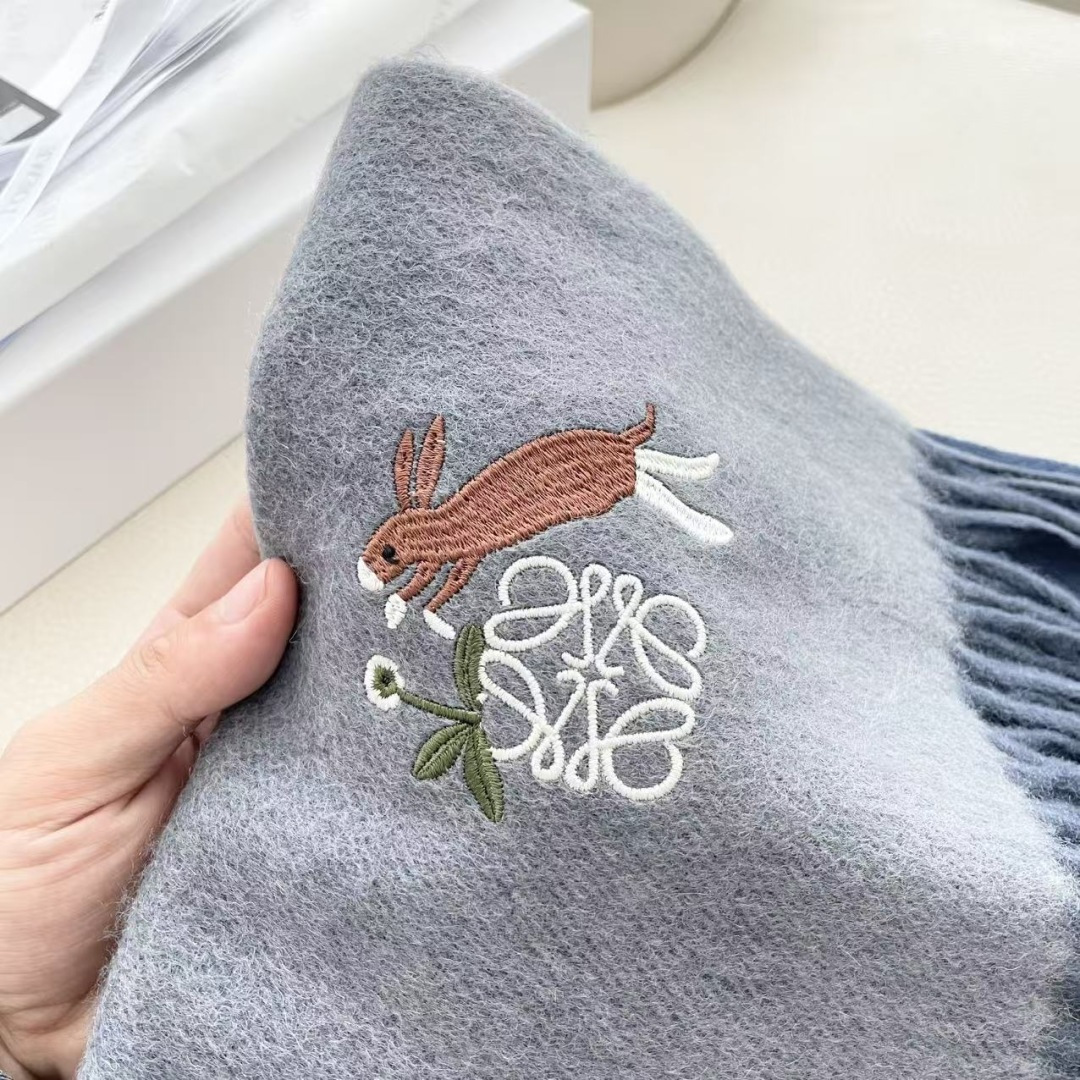 🔥爆款‼️顶级高尖端⚠️【LOEWE罗意威直供迪拜出口货‼️】🎀官网双面罗意威2025新品✨双面羊绒围巾