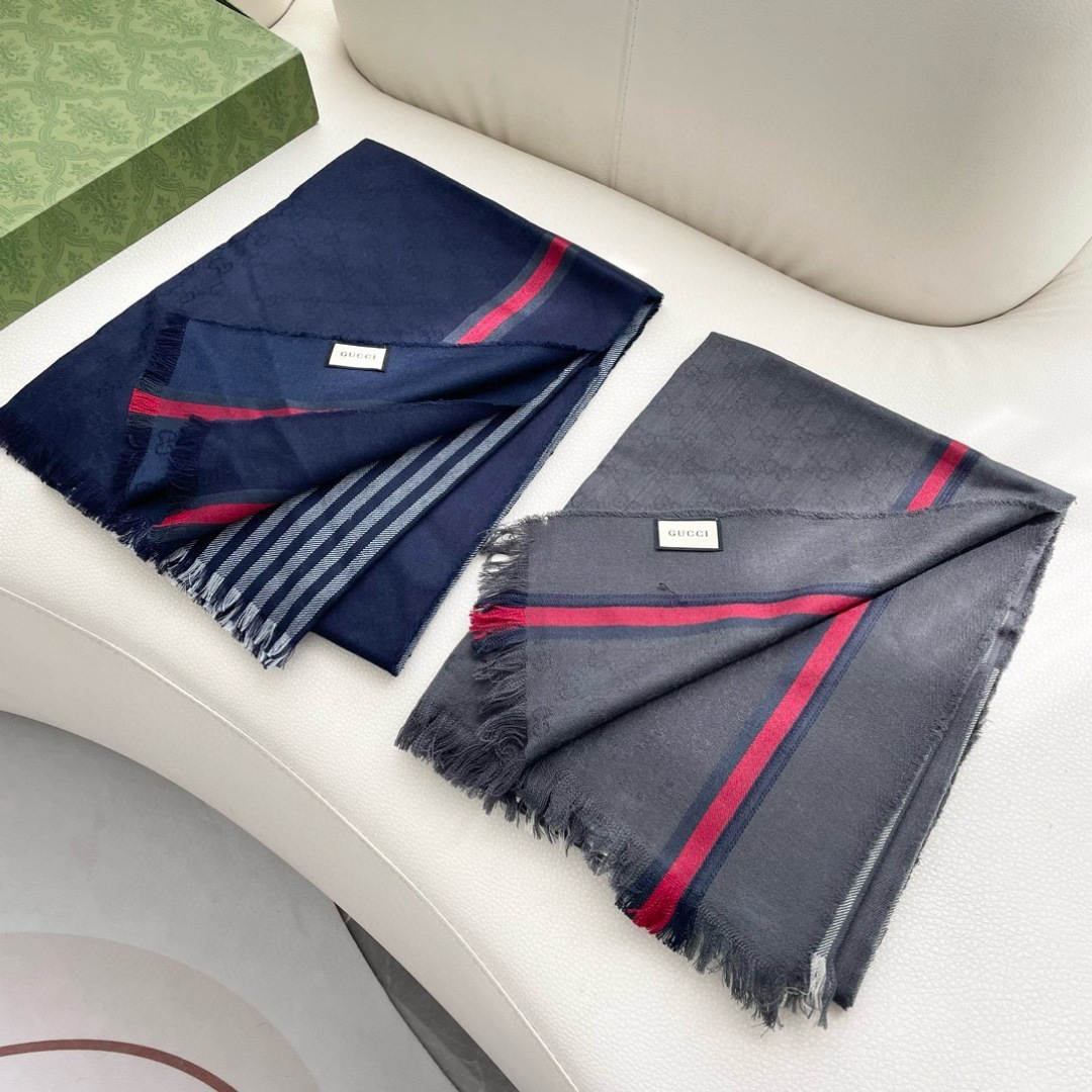 古奇25年专柜最新款‼️东西有多正可以自己看，这款不需要太多华丽的语言修饰。色织提花棋盘格工艺，线条缎面