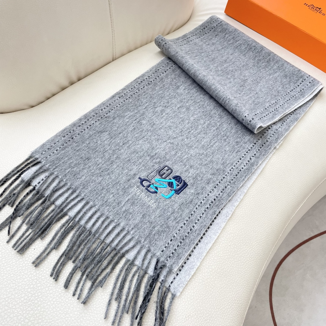 上新2025爱马仕双面男女款围巾且买且珍惜😍~都是出口订单所以比较难遇❤️东西讲究少而精😍好看的一定要收