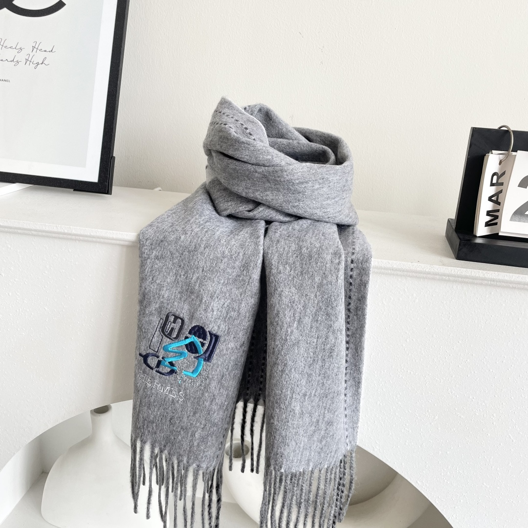 上新2025爱马仕双面男女款围巾且买且珍惜😍~都是出口订单所以比较难遇❤️东西讲究少而精😍好看的一定要收