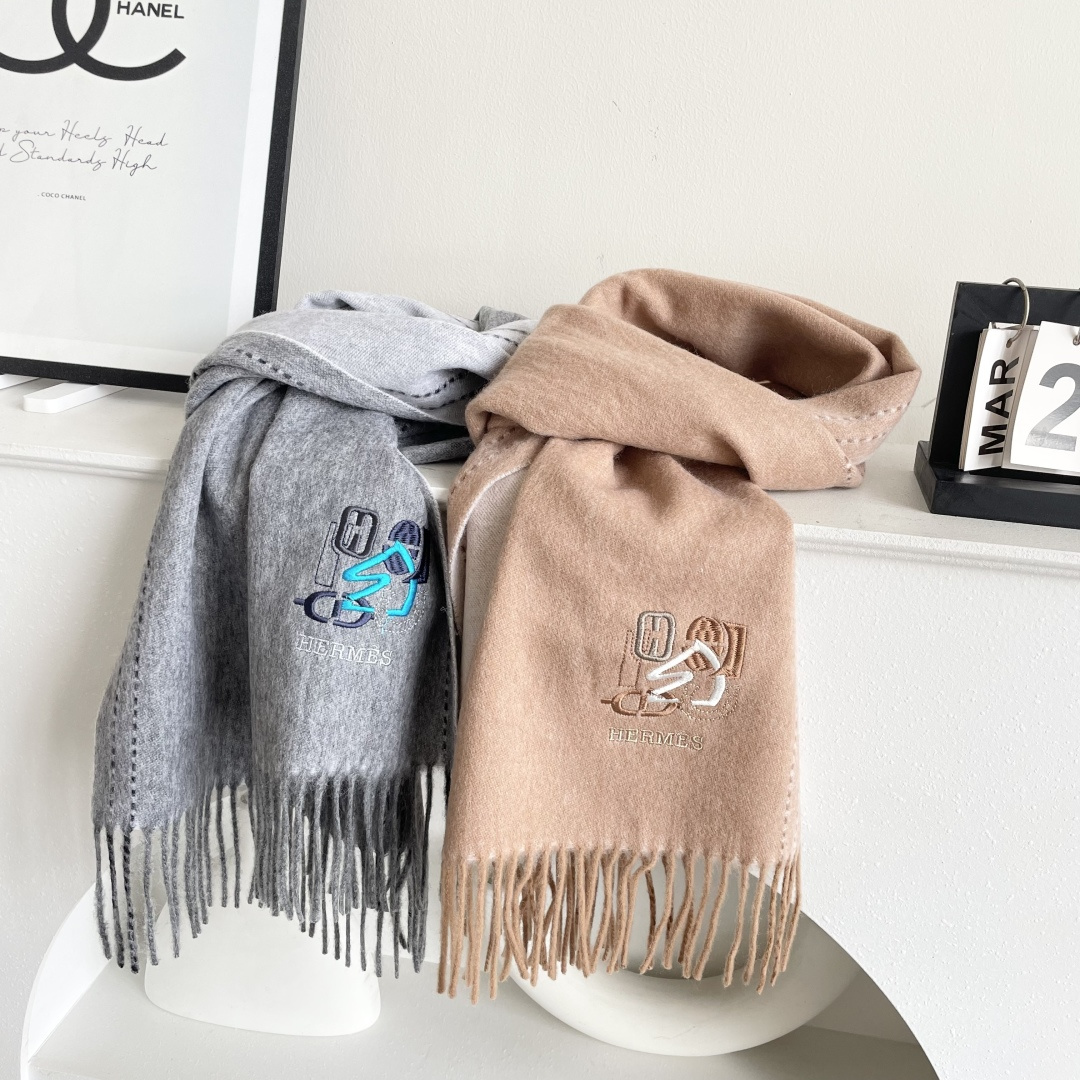 上新2025爱马仕双面男女款围巾且买且珍惜😍~都是出口订单所以比较难遇❤️东西讲究少而精😍好看的一定要收