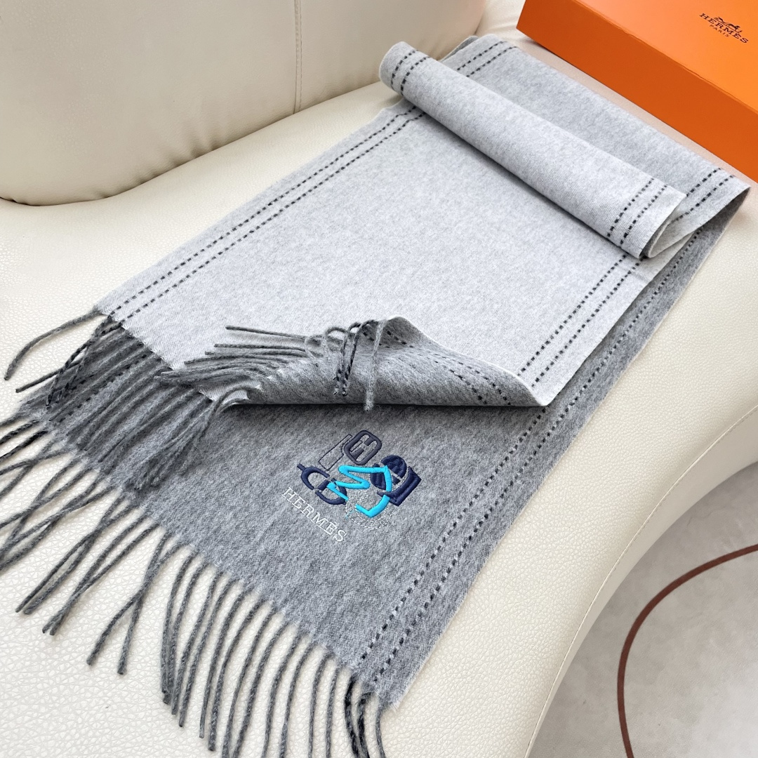 上新2025爱马仕双面男女款围巾且买且珍惜😍~都是出口订单所以比较难遇❤️东西讲究少而精😍好看的一定要收