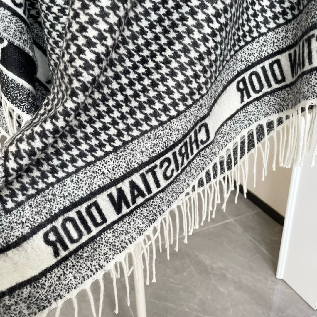 ✨国内最好NO.1❗️~即将火爆代购圈，今年大披肩真的好火爆🔥，因为实物真的很震撼，绝逼好东西👍❗️Di