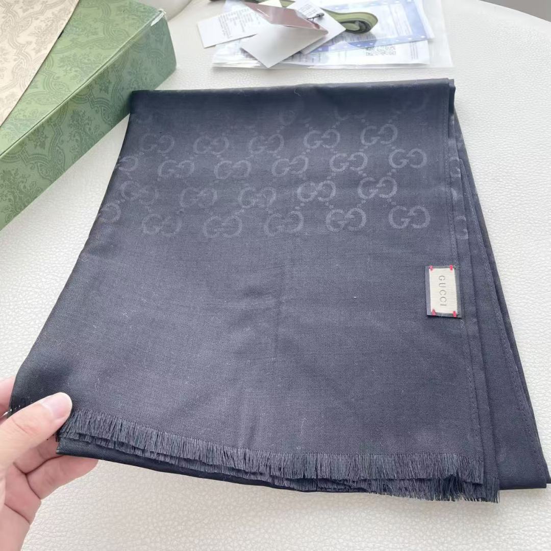 Gucci · 古奇经典羊绒披肩围巾❗来个硬货.麻溜的安排上.纯正出口❗原订单已经交货一批，其中一批刚过