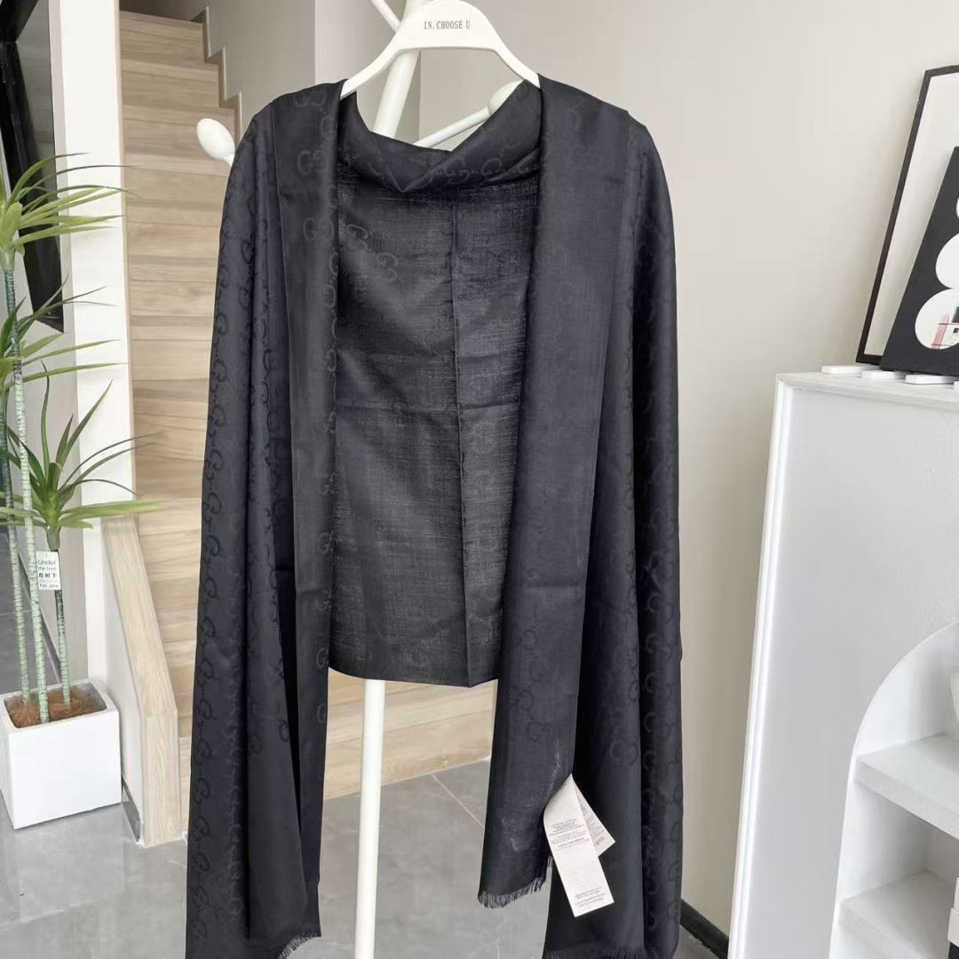 Gucci · 古奇经典羊绒披肩围巾❗来个硬货.麻溜的安排上.纯正出口❗原订单已经交货一批，其中一批刚过