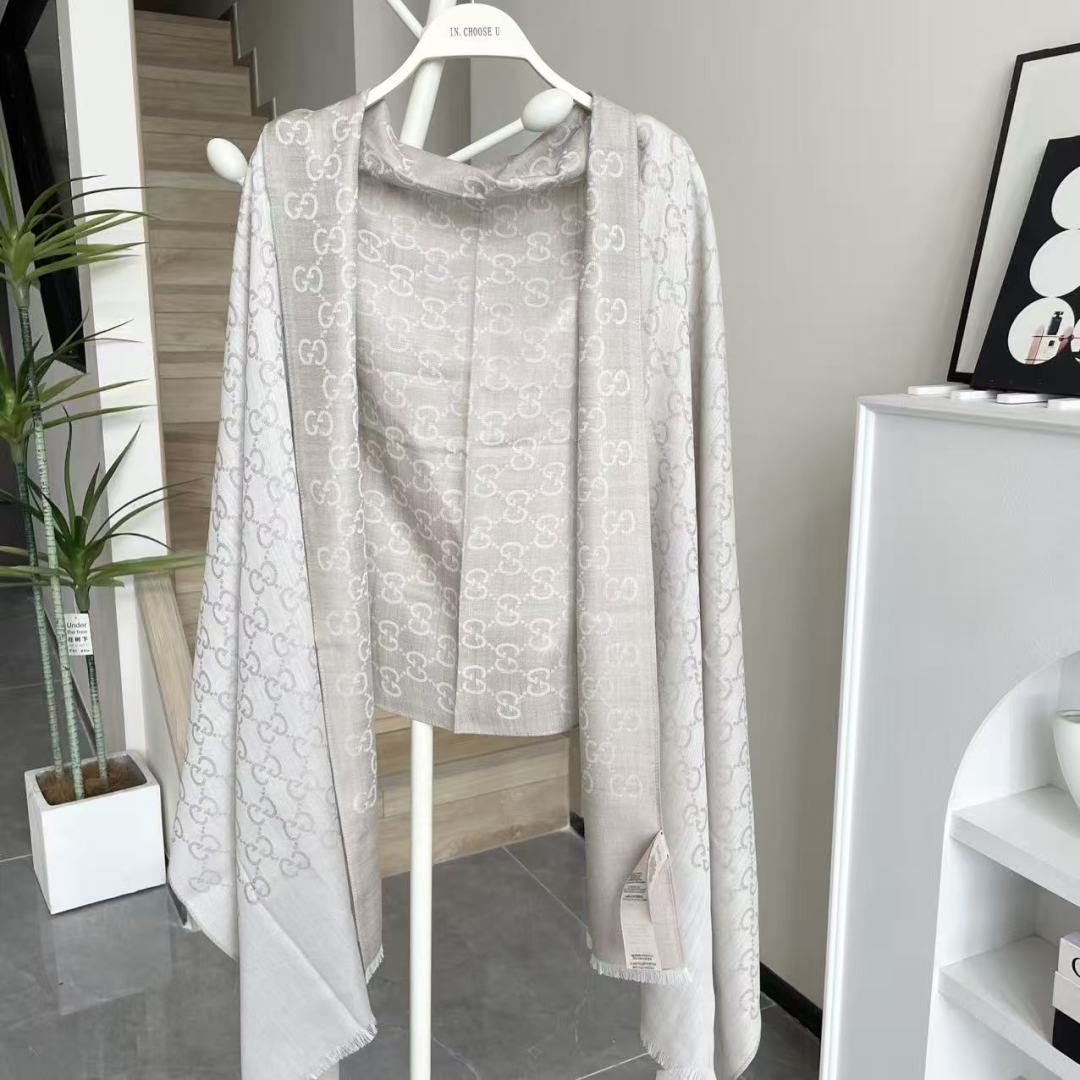 Gucci · 古奇经典羊绒披肩围巾❗来个硬货.麻溜的安排上.纯正出口❗原订单已经交货一批，其中一批刚过