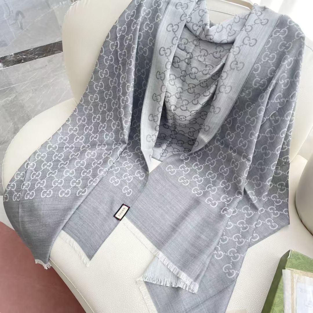 Gucci · 古奇经典羊绒披肩围巾❗来个硬货.麻溜的安排上.纯正出口❗原订单已经交货一批，其中一批刚过