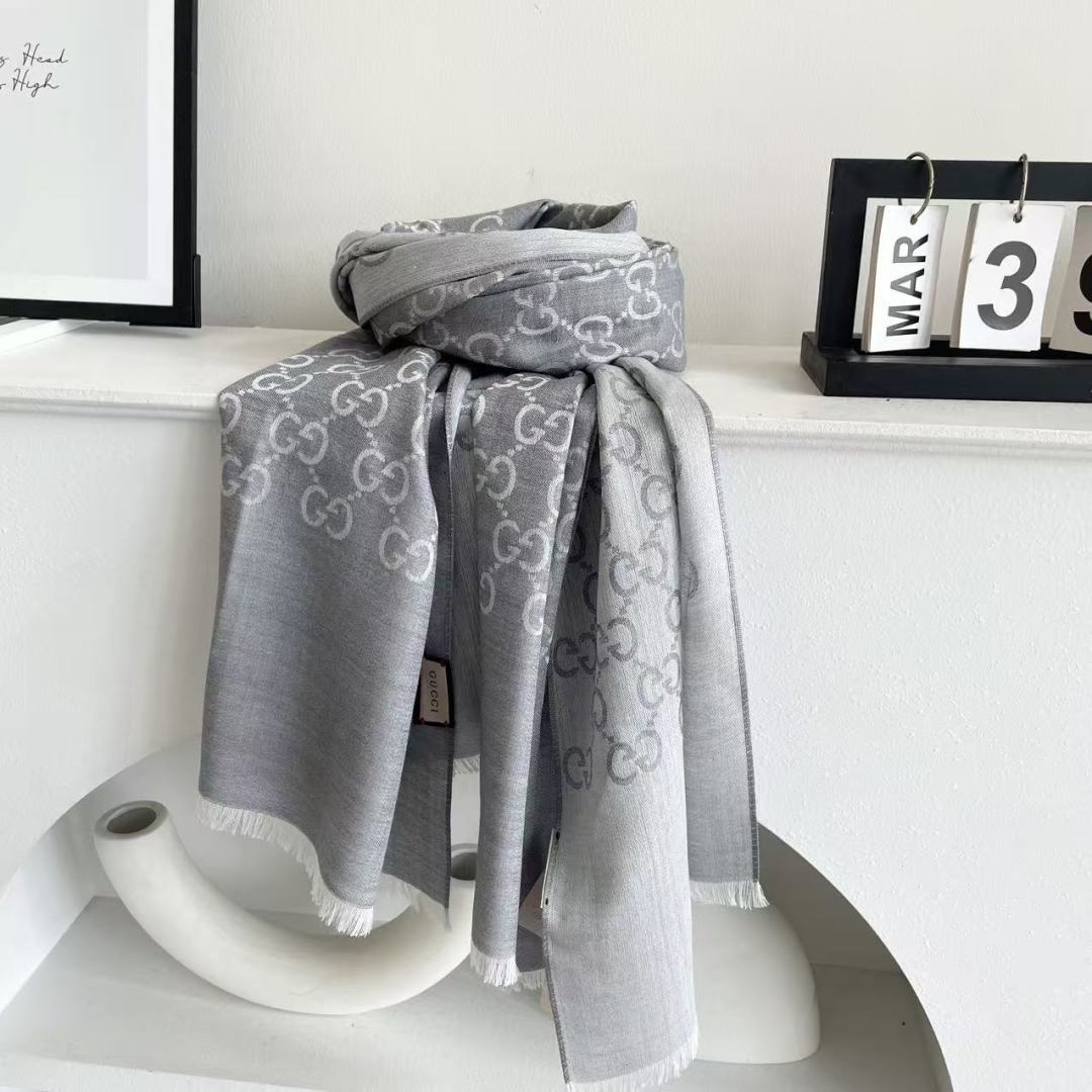 Gucci · 古奇经典羊绒披肩围巾❗来个硬货.麻溜的安排上.纯正出口❗原订单已经交货一批，其中一批刚过