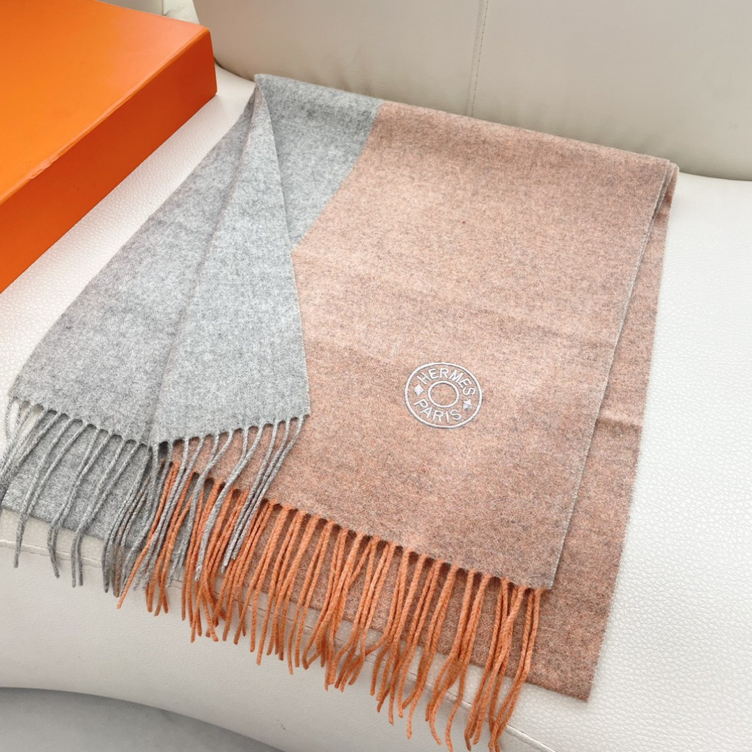 上新2025爱马仕男女款围巾且买且珍惜😍~都是出口订单所以比较难遇❤️东西讲究少而精😍好看的一定要收😎这