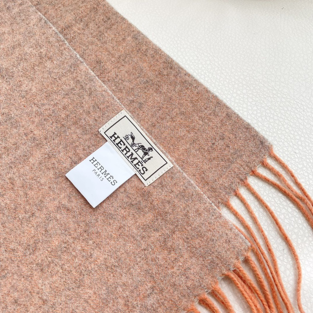 上新2025爱马仕男女款围巾且买且珍惜😍~都是出口订单所以比较难遇❤️东西讲究少而精😍好看的一定要收😎这