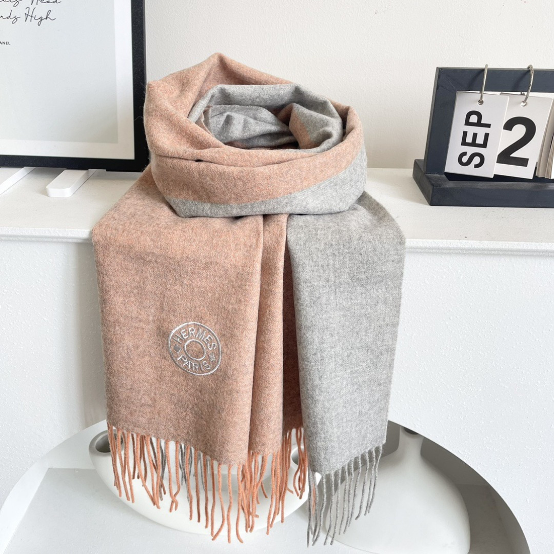 上新2025爱马仕男女款围巾且买且珍惜😍~都是出口订单所以比较难遇❤️东西讲究少而精😍好看的一定要收😎这