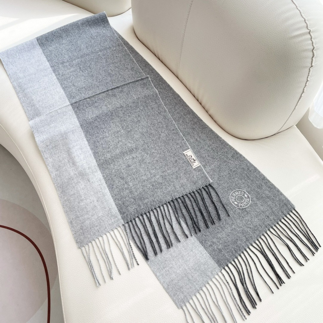 上新2025爱马仕男女款围巾且买且珍惜😍~都是出口订单所以比较难遇❤️东西讲究少而精😍好看的一定要收😎这