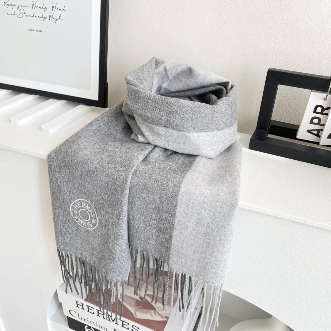 上新2025爱马仕男女款围巾且买且珍惜😍~都是出口订单所以比较难遇❤️东西讲究少而精😍好看的一定要收😎这