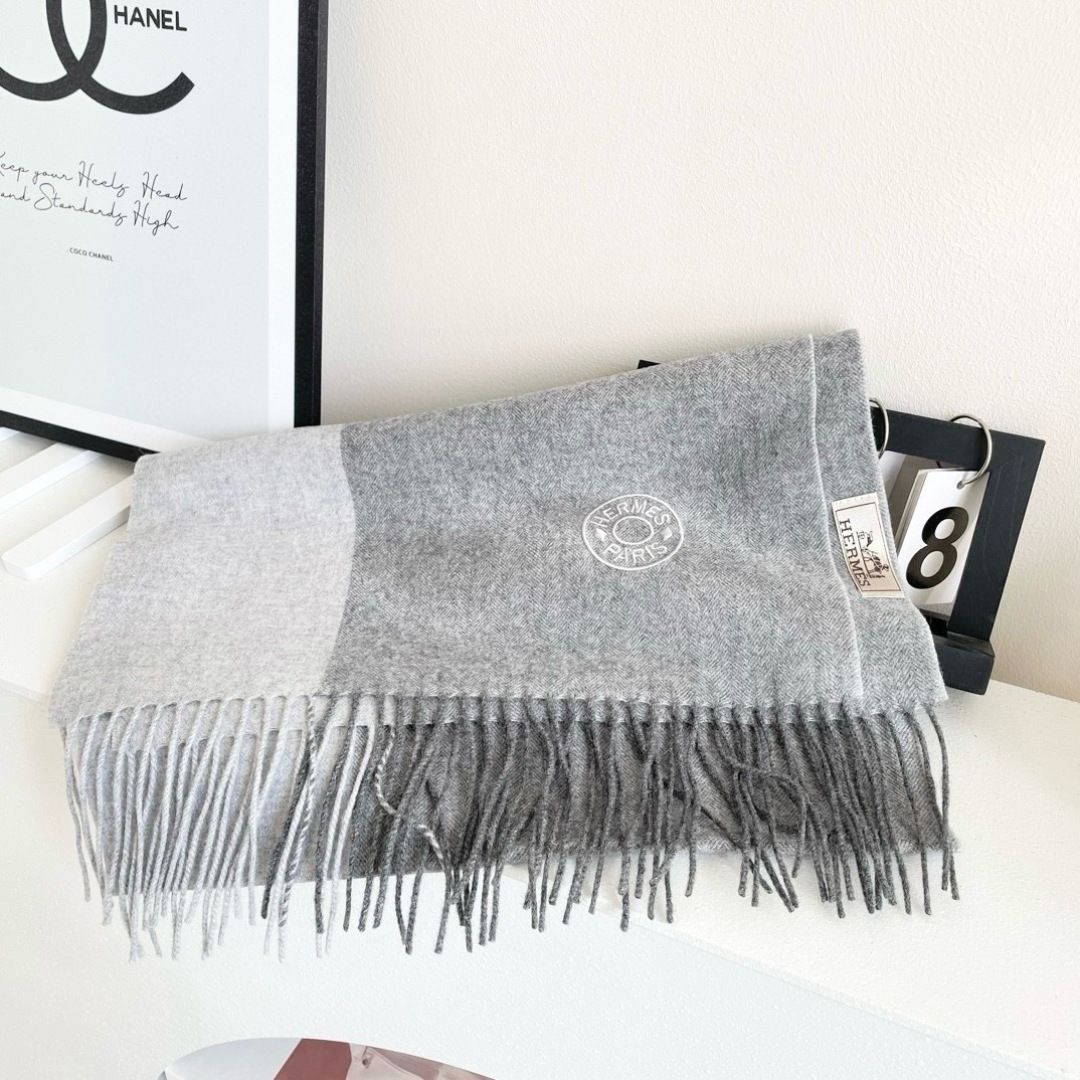 上新2025爱马仕男女款围巾且买且珍惜😍~都是出口订单所以比较难遇❤️东西讲究少而精😍好看的一定要收😎这