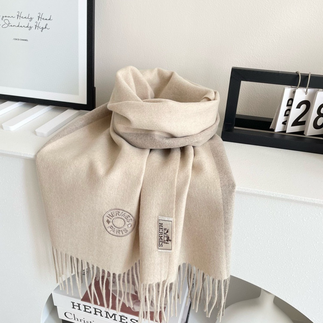 上新2025爱马仕男女款围巾且买且珍惜😍~都是出口订单所以比较难遇❤️东西讲究少而精😍好看的一定要收😎这