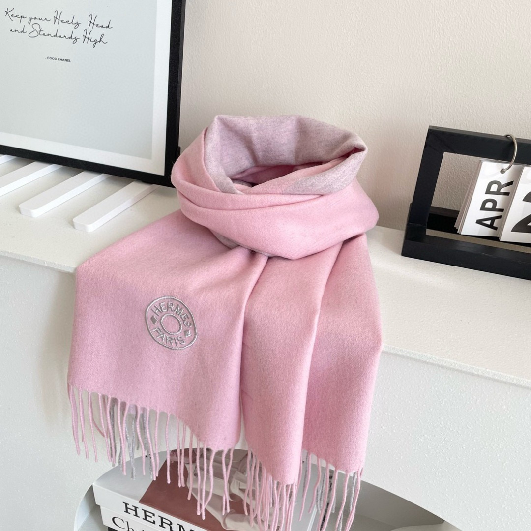 上新2025爱马仕男女款围巾且买且珍惜😍~都是出口订单所以比较难遇❤️东西讲究少而精😍好看的一定要收😎这