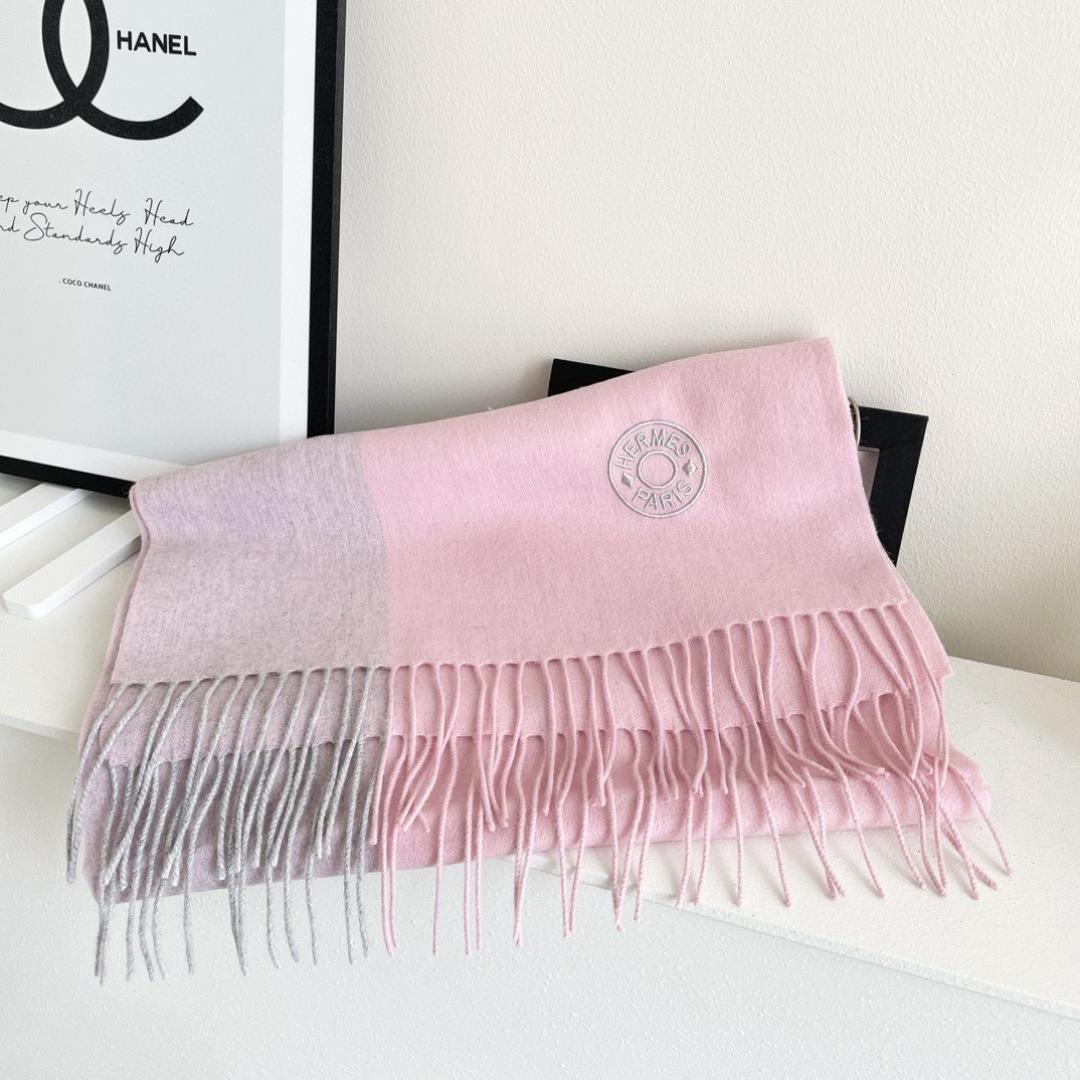 上新2025爱马仕男女款围巾且买且珍惜😍~都是出口订单所以比较难遇❤️东西讲究少而精😍好看的一定要收😎这