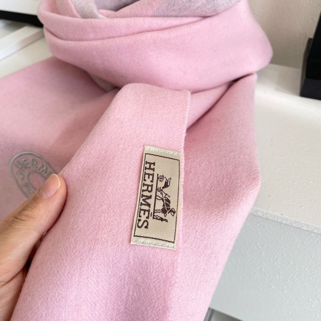 上新2025爱马仕男女款围巾且买且珍惜😍~都是出口订单所以比较难遇❤️东西讲究少而精😍好看的一定要收😎这