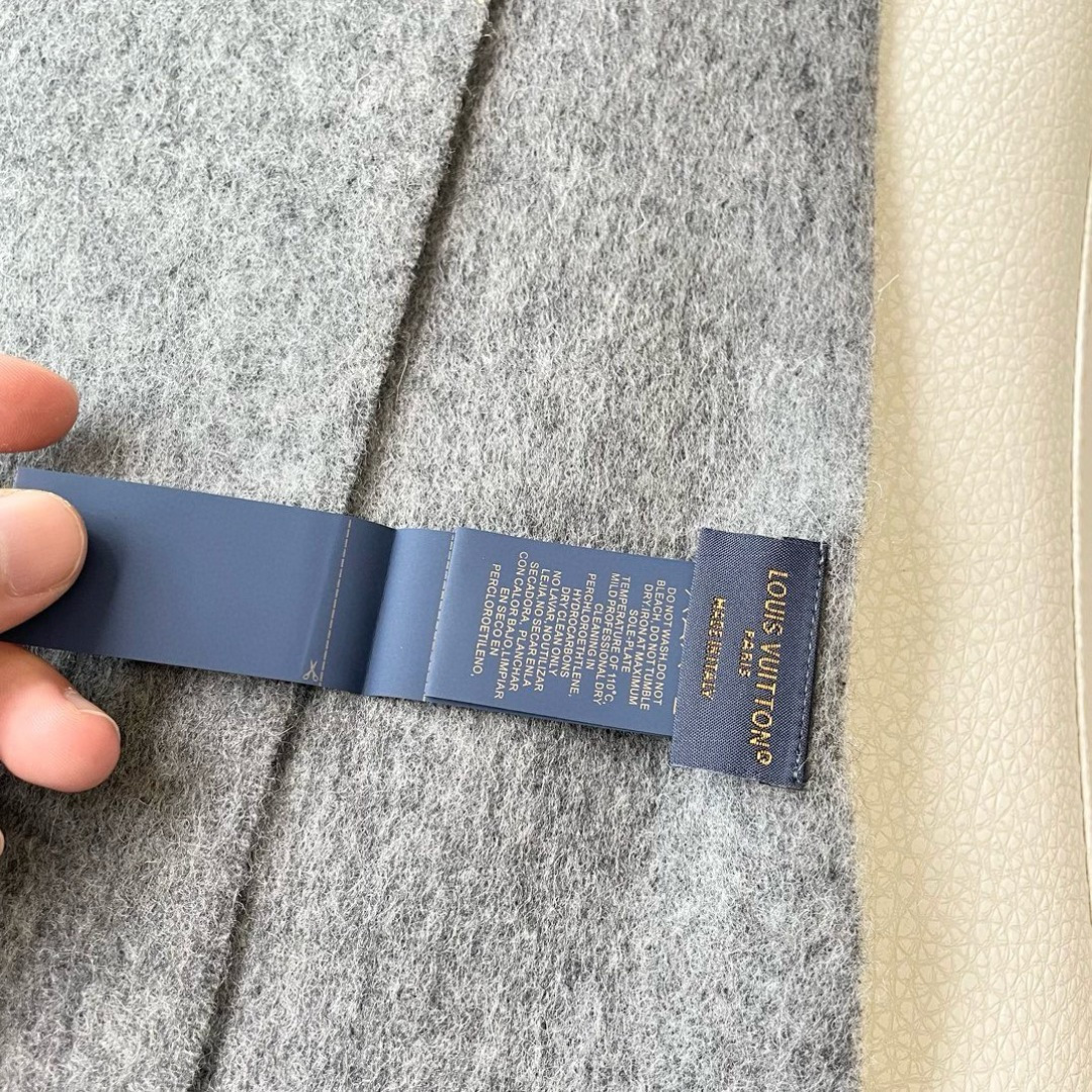 原单品质批！御用殿堂级极品驴！秋冬专柜在售 顶级羊绒长巾.配以精美简约图案组合成经典LV图案 美丽至极 