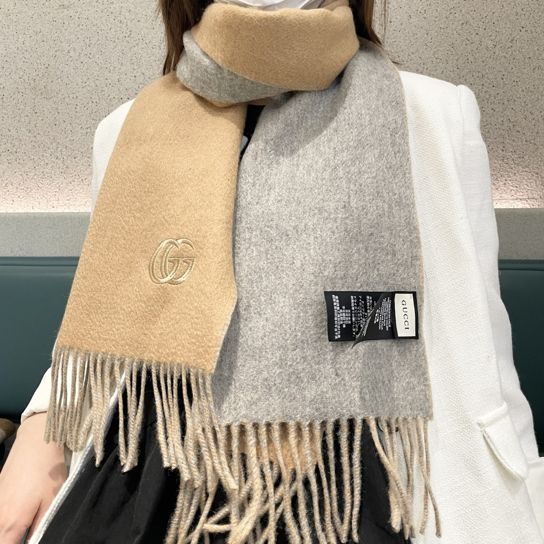 GUCCI（古奇）完美渐变！代购级别！最新双面两用古驰围巾，永远加分的G秋冬单品！各种穿衣风格都可以和她
