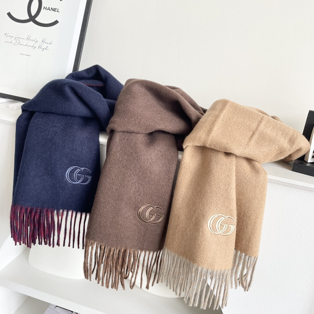 GUCCI（古奇）完美渐变！代购级别！最新双面两用古驰围巾，永远加分的G秋冬单品！各种穿衣风格都可以和她