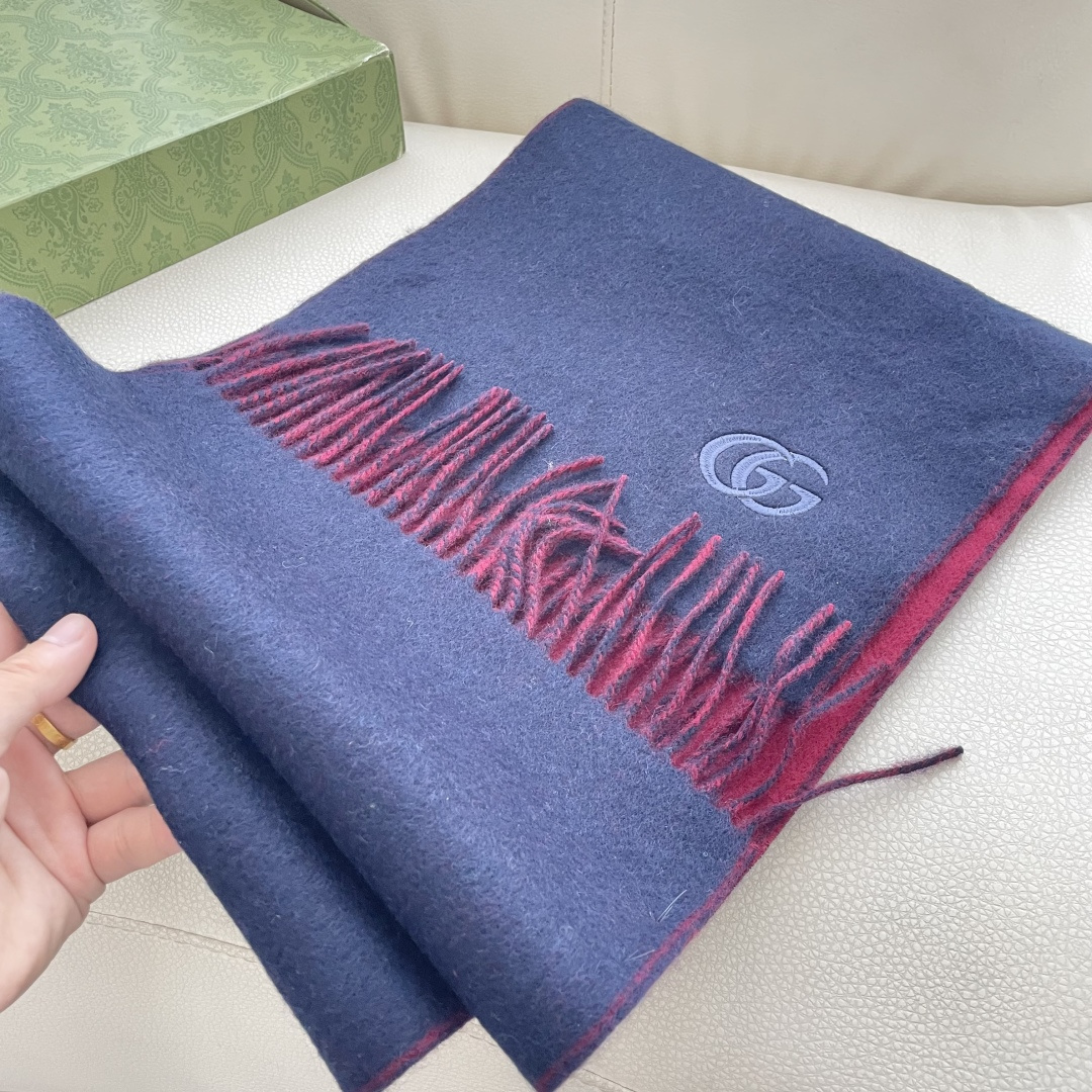 GUCCI（古奇）完美渐变！代购级别！最新双面两用古驰围巾，永远加分的G秋冬单品！各种穿衣风格都可以和她