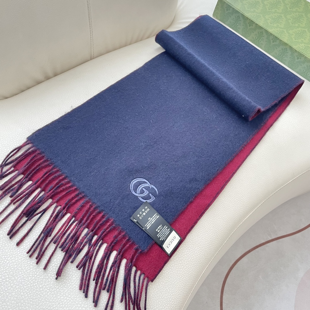 GUCCI（古奇）完美渐变！代购级别！最新双面两用古驰围巾，永远加分的G秋冬单品！各种穿衣风格都可以和她