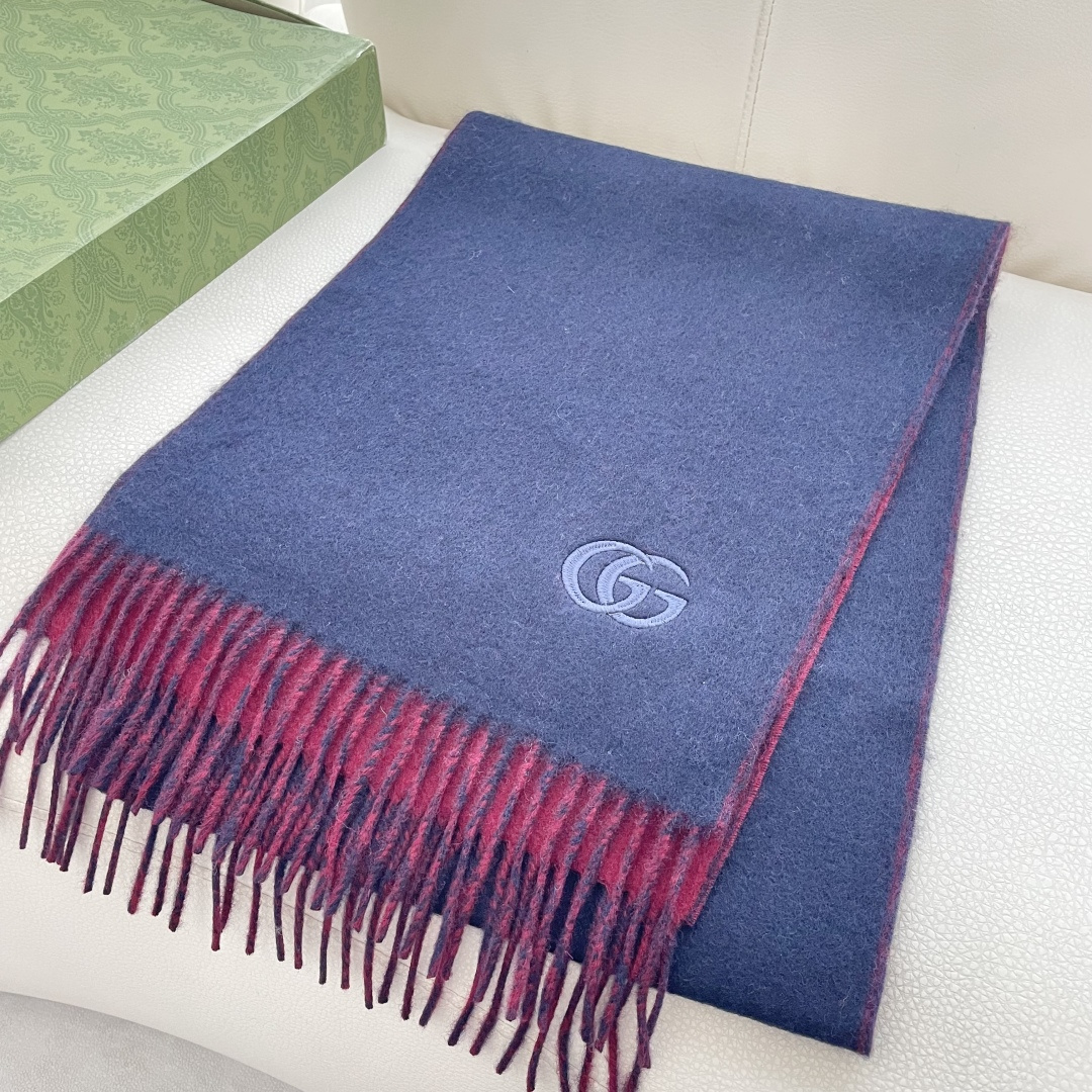 GUCCI（古奇）完美渐变！代购级别！最新双面两用古驰围巾，永远加分的G秋冬单品！各种穿衣风格都可以和她