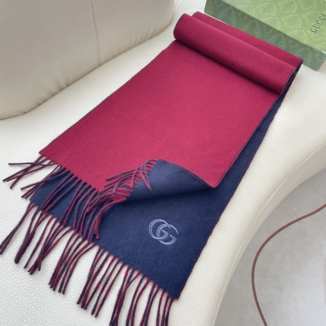 GUCCI（古奇）完美渐变！代购级别！最新双面两用古驰围巾，永远加分的G秋冬单品！各种穿衣风格都可以和她