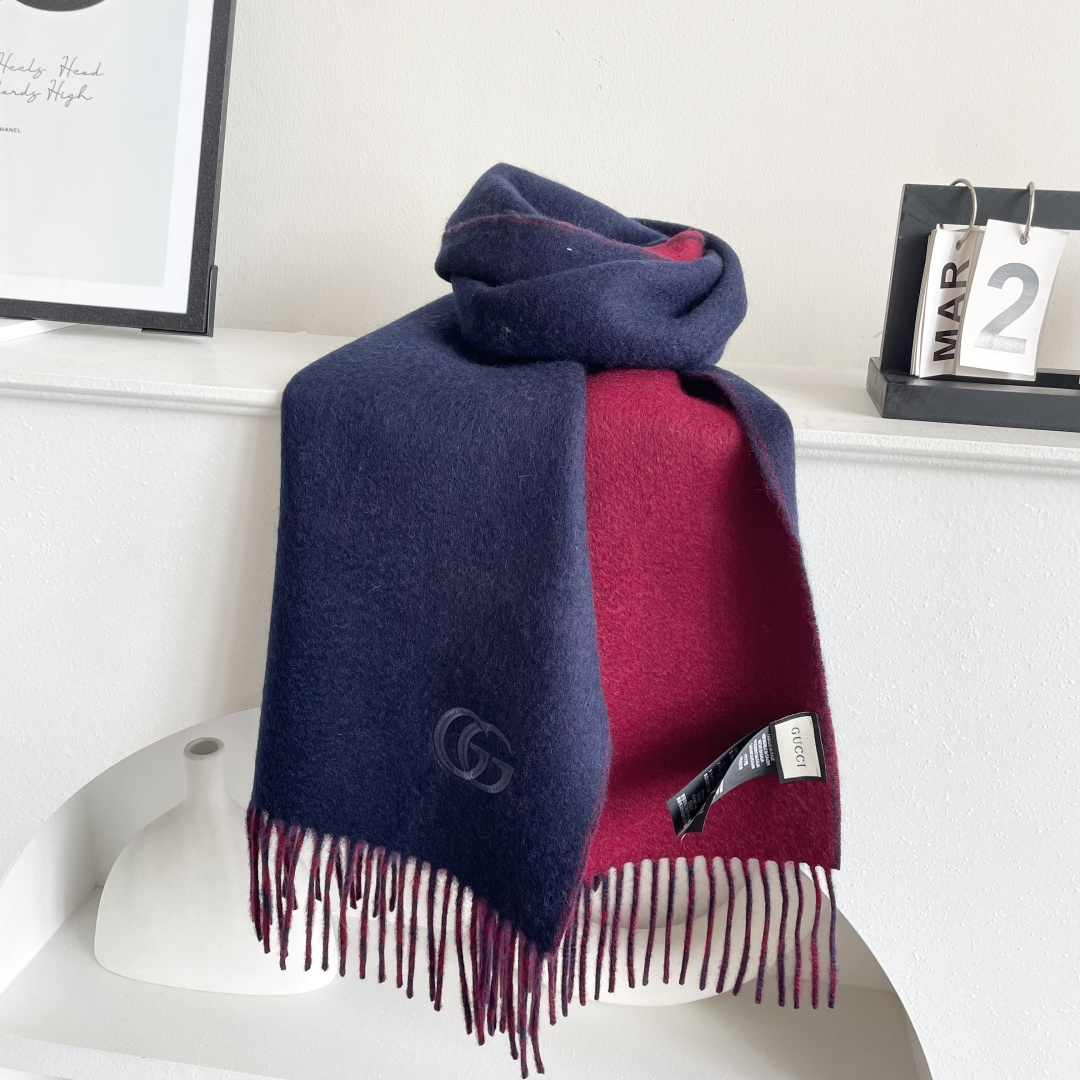 GUCCI（古奇）完美渐变！代购级别！最新双面两用古驰围巾，永远加分的G秋冬单品！各种穿衣风格都可以和她