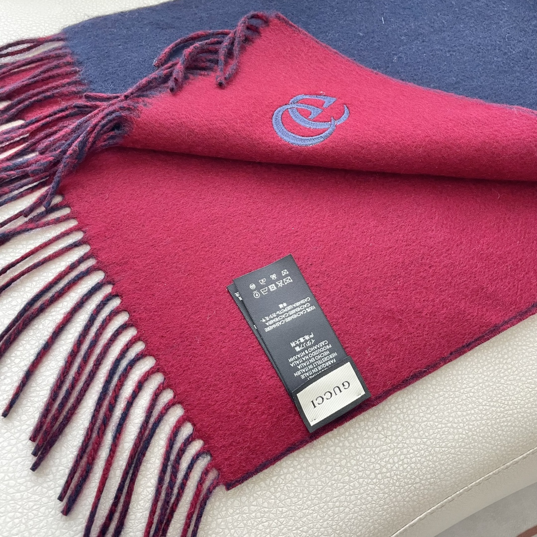 GUCCI（古奇）完美渐变！代购级别！最新双面两用古驰围巾，永远加分的G秋冬单品！各种穿衣风格都可以和她