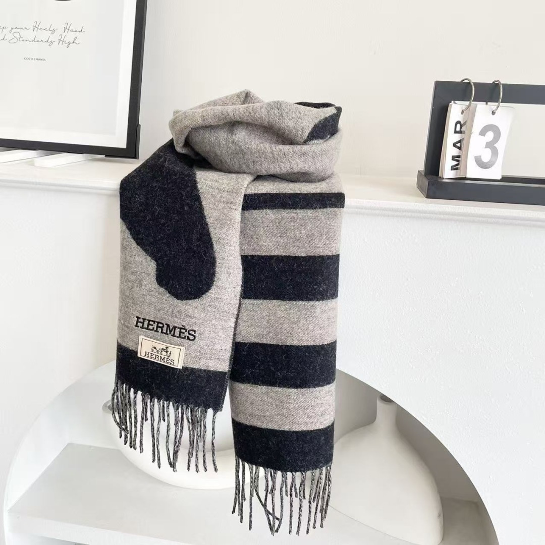 上新2025爱马仕男女款围巾且买且珍惜😍~都是出口订单所以比较难遇❤️东西讲究少而精😍好看的一定要收😎这