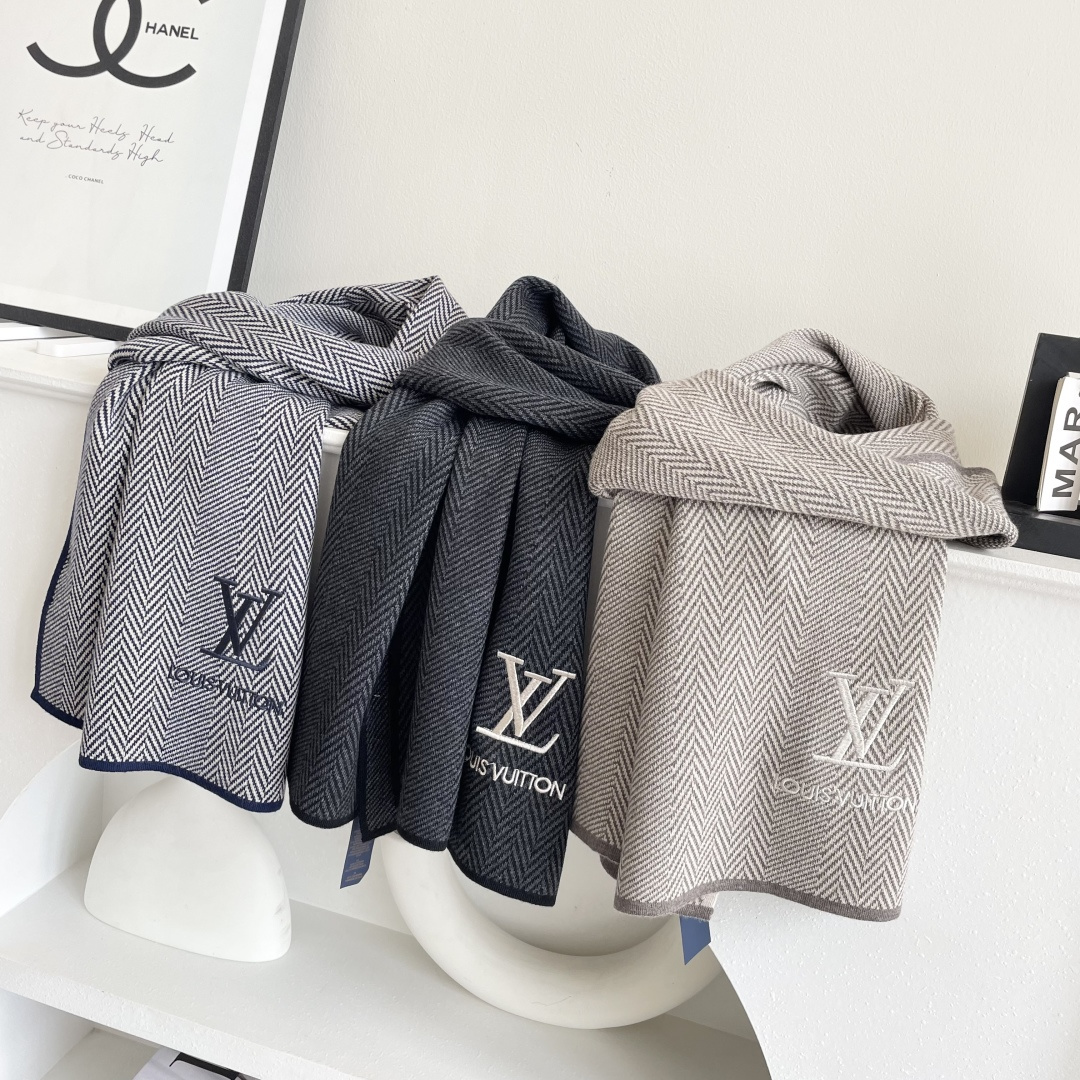 爆款上新 情侣款👍👍LV 独家牛货🐂 奢华尽在尺寸之间，高端品质‼️具有超高羊绒品质才会被此品牌青睐‼️