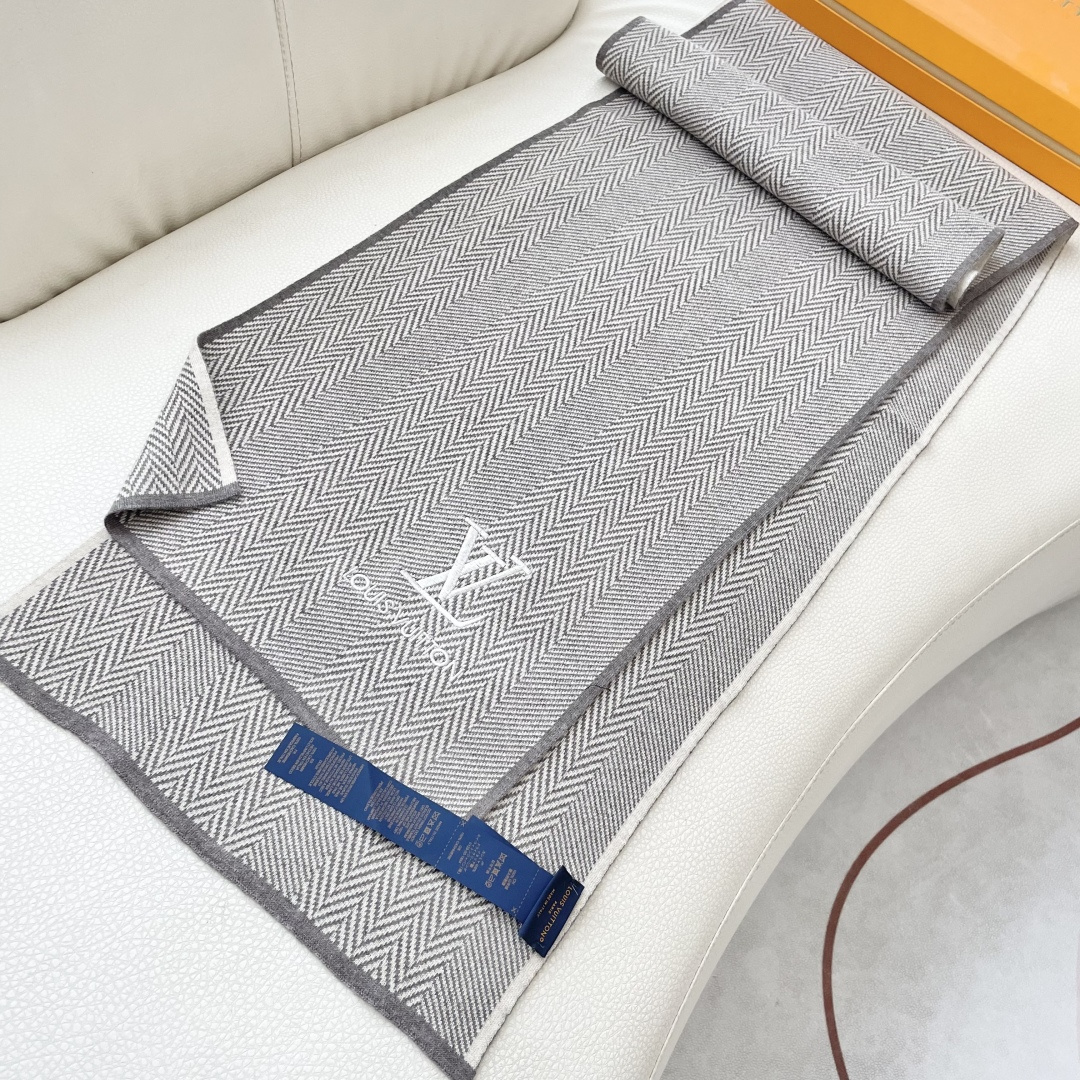 爆款上新 情侣款👍👍LV 独家牛货🐂 奢华尽在尺寸之间，高端品质‼️具有超高羊绒品质才会被此品牌青睐‼️