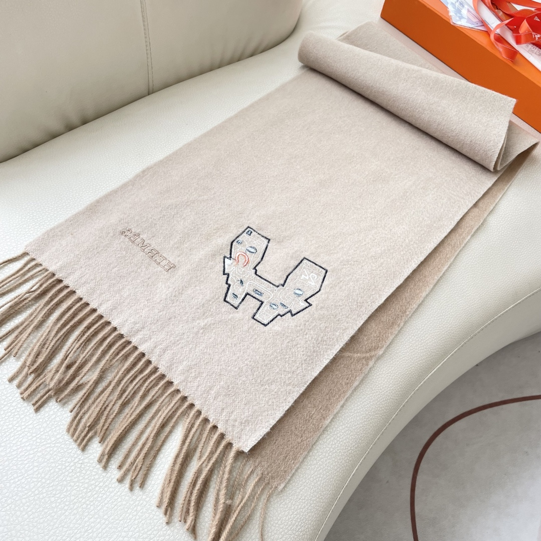 上新2025爱马仕男女款围巾且买且珍惜😍~都是出口订单所以比较难遇❤️东西讲究少而精😍好看的一定要收😎这