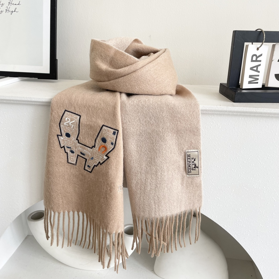 上新2025爱马仕男女款围巾且买且珍惜😍~都是出口订单所以比较难遇❤️东西讲究少而精😍好看的一定要收😎这