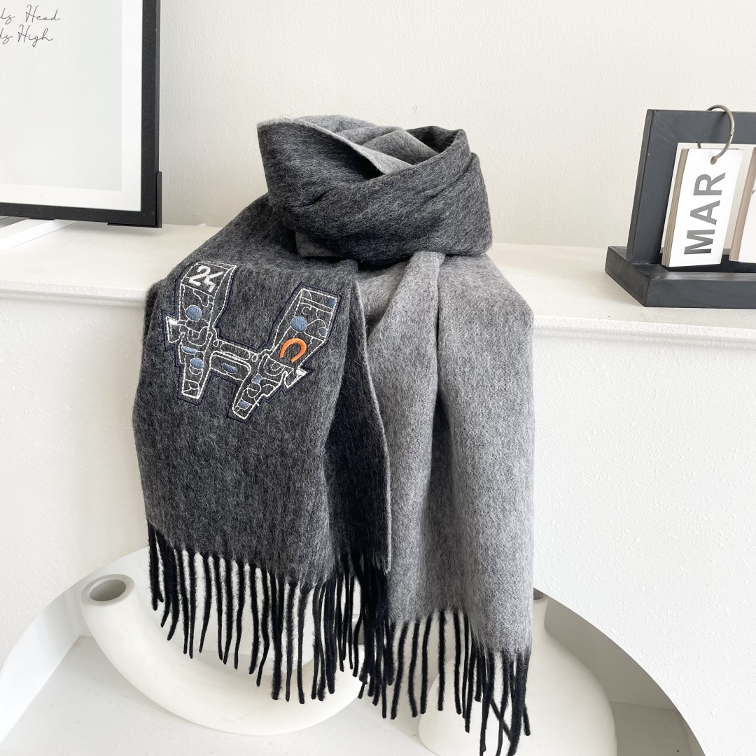 上新2025爱马仕男女款围巾且买且珍惜😍~都是出口订单所以比较难遇❤️东西讲究少而精😍好看的一定要收😎这