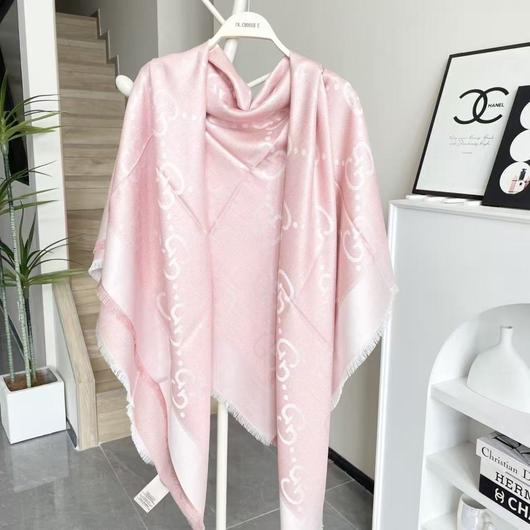 Gucci · 古奇经典羊绒真丝围巾❗来个硬货.麻溜的安排上.纯正出口❗原订单已经交货一批，其中一批刚过